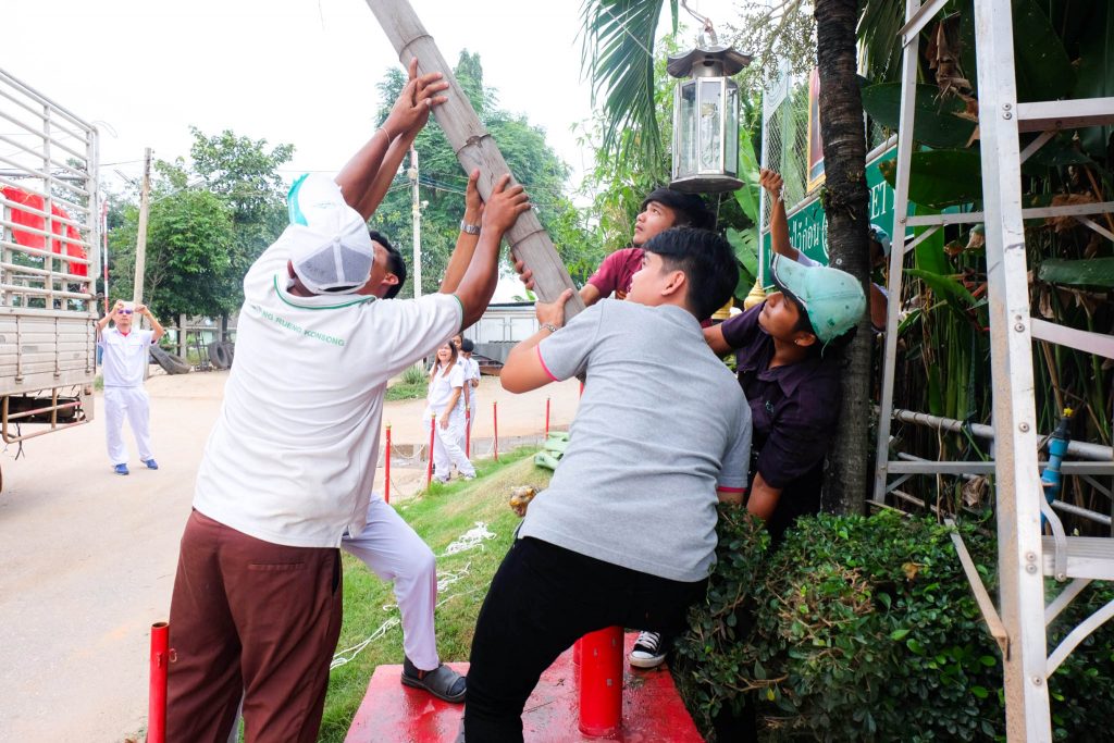 บริษัท หยกรุ่งเรืองขนส่ง จำกัด ทำพิธีตั้งเสาทีกง